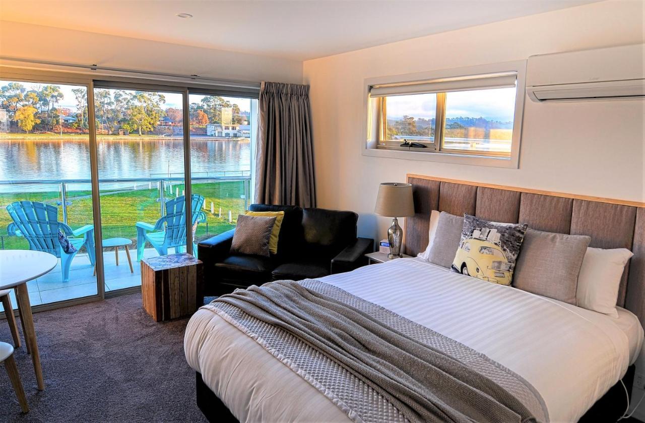 Ulverstone River Edge Holidayapartments Екстериор снимка