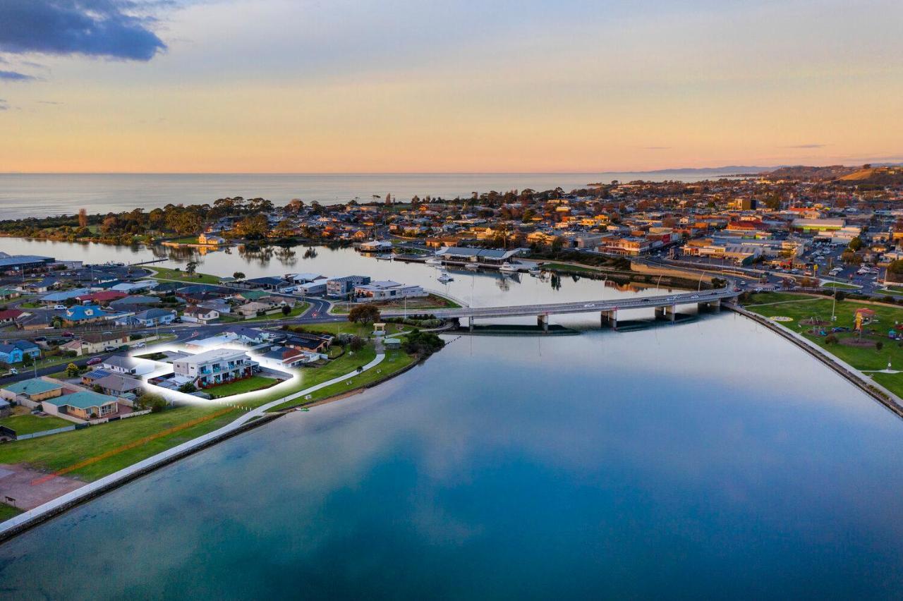 Ulverstone River Edge Holidayapartments Екстериор снимка