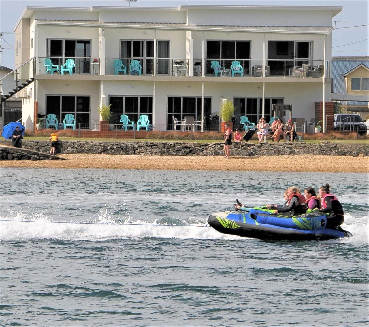 Ulverstone River Edge Holidayapartments Екстериор снимка